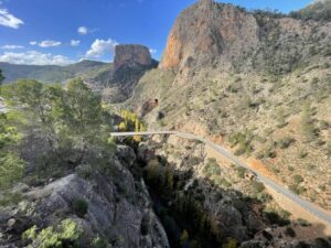 Reiseblog - Parque Natural de Los Calares - Straße im Tal bei Ayna